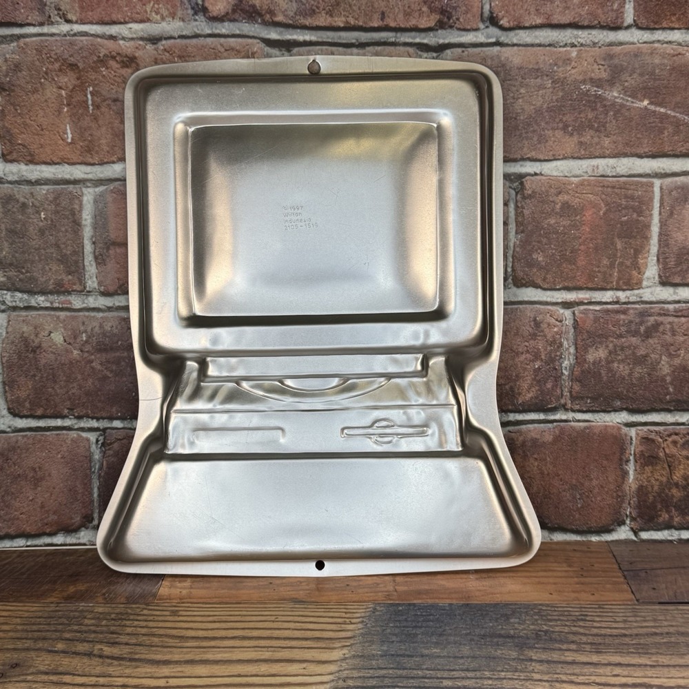 WILTON‎ Computer Cake Pan Aluminum Baking Happy Birthday Mac 1997 2105-1519